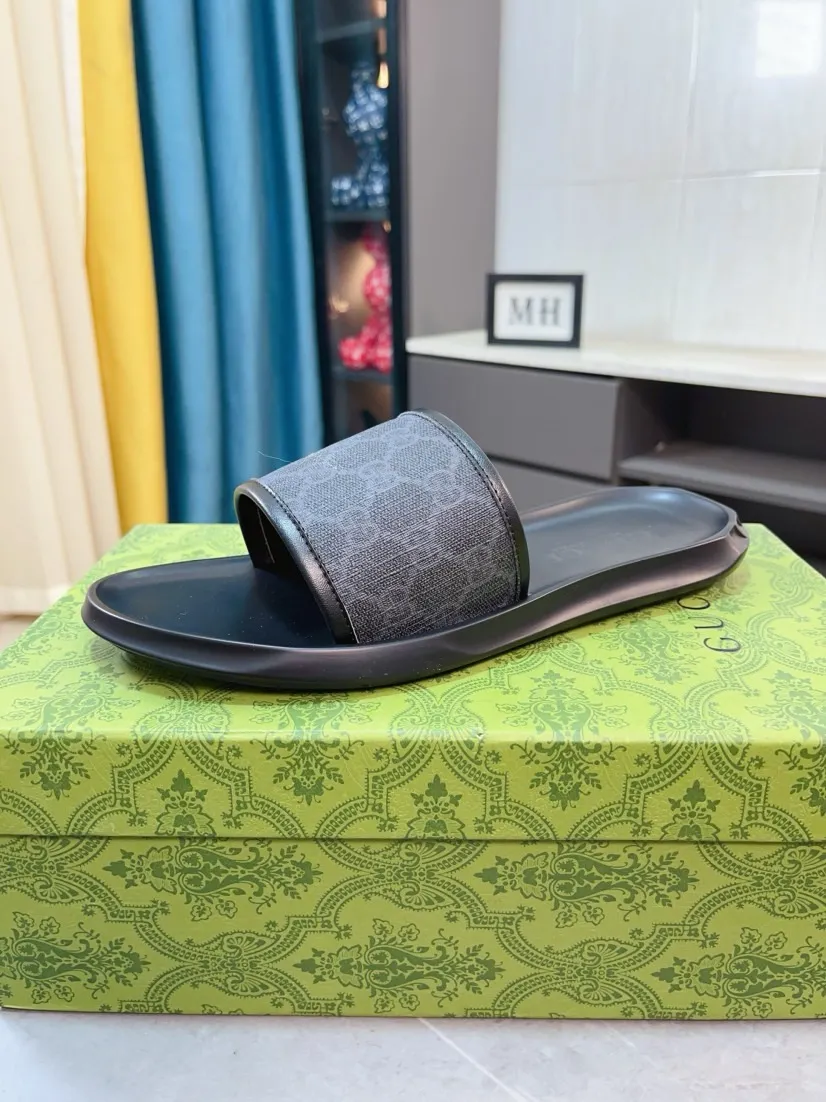 Men's shoes 💰260🌹🌹 (gucci-Gucci) New men's slippers, high-end boutique, made of cowhide, with exquisite embossed logo decoration on the upper, fine workmanship, super soft soles, casual, loose and comfortable, a must-have in summer! \nsize：38-44